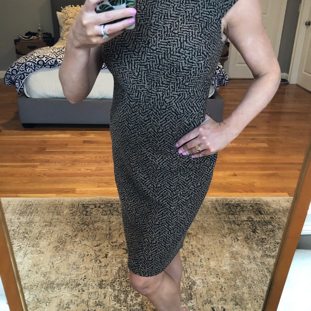 Black and Brown printed cap sleeve shift dress